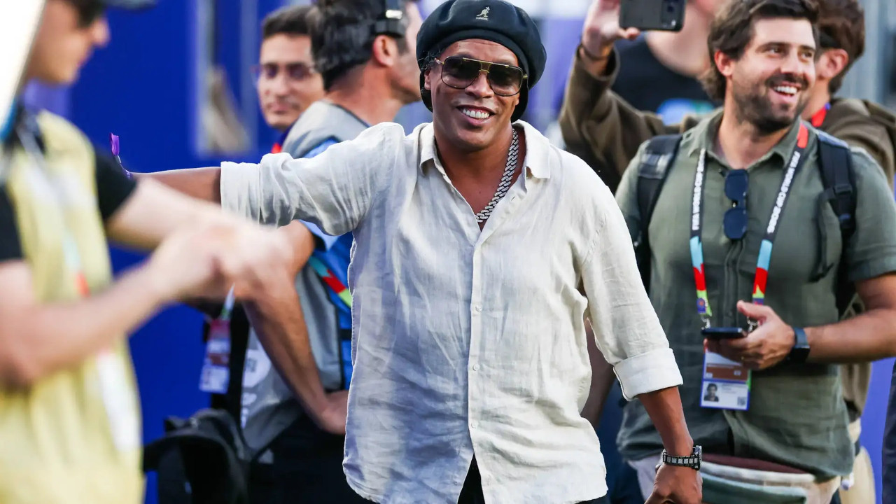 Efsane geri dönüyor: Ronaldinho profesyonel futbola dönme kararı aldı