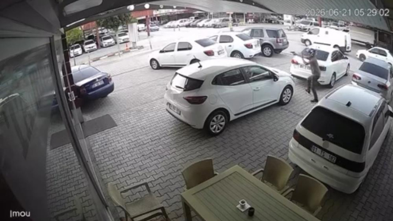 Adana’da oto center’a silahlı saldırı: Çok sayıda araç kurşunlandı