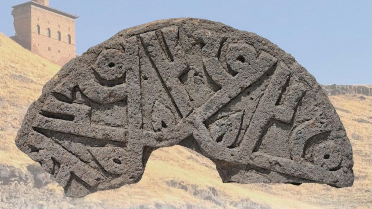 Ani’de “Hz. Muhammed” isminin yer aldığı Selçuklu taşı bulundu