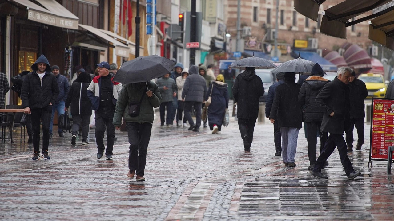 Meteoroloji 10 ili uyardı! 26 Ağustos Çarşamba günü gök gürültülü sağanak geliyor: İşte o iller