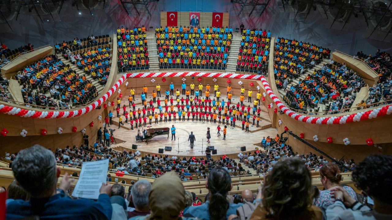 Bakan Ersoy CSO Ada Ankara’nın yeni sezon programını duyurdu