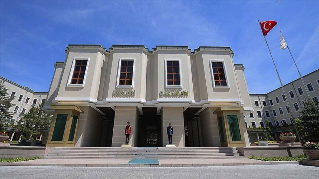 İçişleri Bakanlığı'ndan Girne açıklarındaki gemi için açıklama: Çok sayıda ekip görevlendirildi