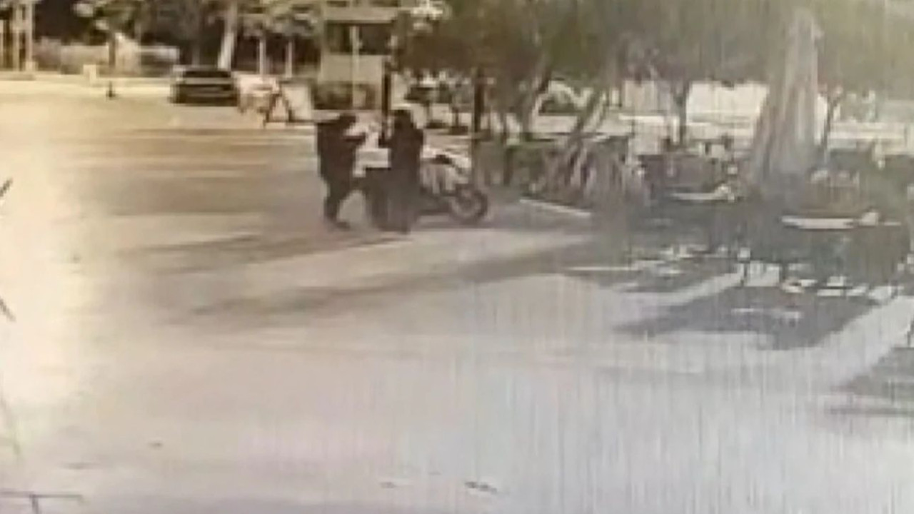 İzmir Çiğli'de belediyeye ikinci kurşunlama şoku! Makam aracından sonra bu kez kafe hedef alındı