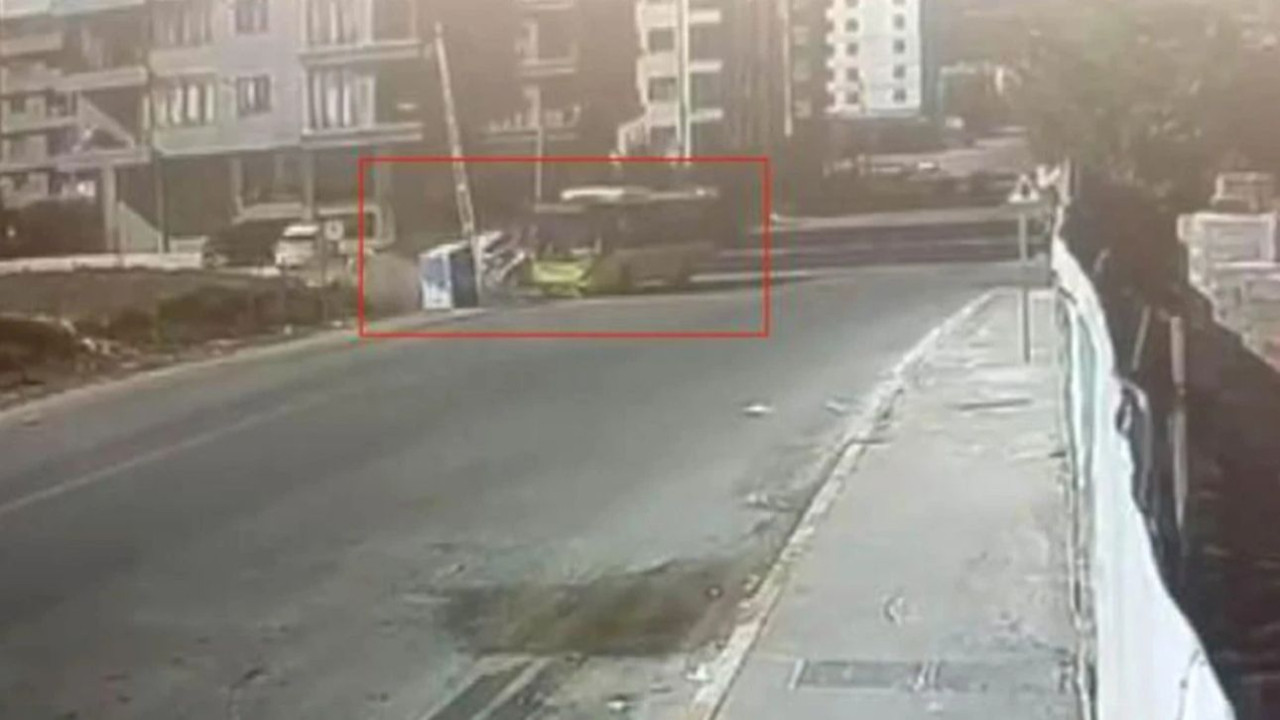 Sultanbeyli'de İETT otobüsü ile otomobil çarpıştı! Biri bebek 4 yaralı