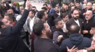 Son Dakika: CHP Genel Merkezi önünde tekmeli yumruklu kavga! Tahliye başladı
