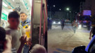 Polisin elinden kurtulup basın mensubunu kovaladı