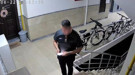 Eşini öldürmek için geldiği binada bina görevlisinin eşini öldürdü!