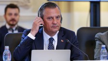 Özgür Özel de Avrupa Birliği kervanına katıldı! Sosyalist Enternasyonal'den CHP'ye övgü geldi