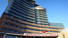 CHP'de kurultay yarışı: Özgür Özel'in listesine karşı 'denge ve dayanışma' listesi
