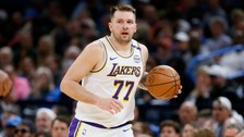 Doncic fırtınası Lakers’ı galibiyete taşıdı! Houston Rockets farklı mağlup oldu