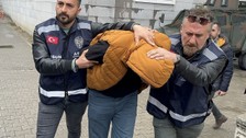 Boşanmak isteyen eşini öldürdü: Ahırda saklanırken yakalandı