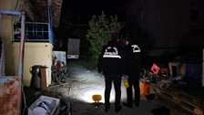 Evinin bahçesinde silahlı saldırıya uğradı: Üç kişi aranıyor
