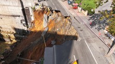 Sarıyer'de yol çöktü! Cadde trafiğe kapatıldı