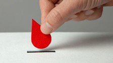 Japonya’dan tıp dünyasını sarsan buluş: Tüm kan gruplarıyla uyumlu yapay kan geliştirildi!