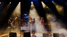 Duman Küçükçiftlik Park’ta konser verecek!