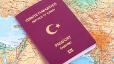 Yurt dışında Türk pasaportu Türkiye’ye göre üç kat daha ucuz hale geldi