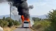 Seyir halindeki işçi servisi alev alev yandı!