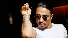 Salt Bae’nin imparatorluğu çatırdıyor mu? Nusret'in Londra restoranı zarar üstüne zarar yazdı