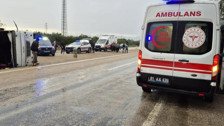 Yağmur faciaya yol açtı! İşçileri taşıyan minibüs devrildi, 11 kişi yaralandı