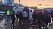 İstanbul’da sağanak hayatı felç etti: Havalimanı çalışanlarını taşıyan servis minibüsü devrildi