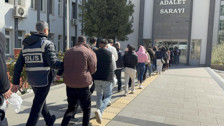Başkalarının IBAN'ıyla 2,4 milyarlık vurgun! Dev şebeke eş zamanlı baskınlarla çökertildi!