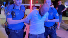 "Bana kelepçeyi vuramazlar!" Alkollü sürücüden pes dedirten direniş