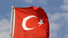 Burdur'da Türk bayrağına silahlı saldırı: Valilikten açıklama geldi