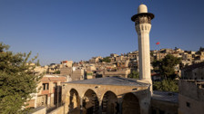 Depremde hasar gören iki tarihî cami Mevlid Kandili’nde yeniden ibadete açılıyor