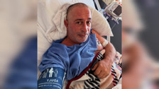 Cem Yılmaz'ın sağlık durumunda son gelişme! Hastane odasından fotoğraf paylaştı