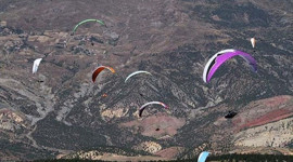 Yamaç paraşütüne ilgi büyük