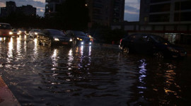 Yurdun bazı bölgelerini sel vurdu