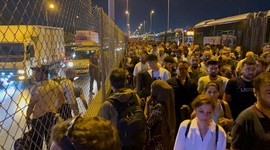 Avcılar'da metrobüs kazası: Vatandaşlar yollara düştü