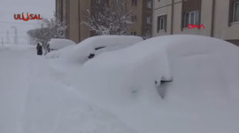 Bitlis'te kar kalınlığı 50 santimetreyi geçti