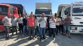 Karkamış'ta kamyoncular kontak kapattı