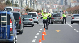 TBMM'den geçti: İşte sürücüleri bekleyen yeni trafik cezaları ve tüm kurallar