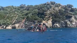 Marmaris'te tur teknesi bir anda arızalandı, saniyeler içinde battı!