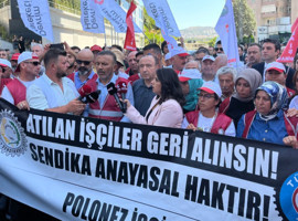 İşçiler, Polonez Genel Müdürlüğü önünde