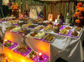 Fotoğraflar, mumlar, yiyecekler... Meksika'nın 'Ölüler Günü' ritüeli İstanbul'da!