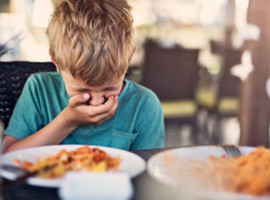 Gıda zehirlenmesi vakaları patladı! Uzman isim kritik uyarılarda bulundu