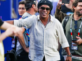 Ronaldinho profesyonel futbola dönme kararı aldı