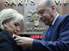 CHP'den istifa eden Nimet Özdemir AK Parti'ye katıldı