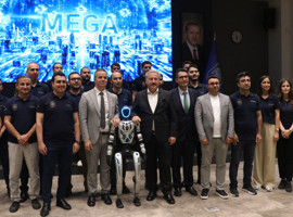 İnsansı robot ''MEGA'' belediyede işe başlıyor!