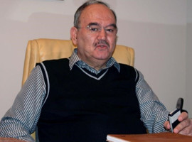 İzmir'in eski Büyükşehir Belediye Başkanı Burhan Özfatura hayatını kaybetti!