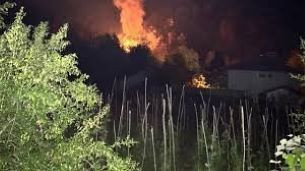 6 ilimizde orman yangını çıktı. Yangınlardan biri sırasında bir arazöz devrildi, 4 kişi yaralandı - Resim: 3