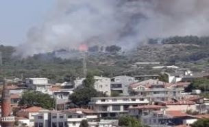 6 ilimizde orman yangını çıktı. Yangınlardan biri sırasında bir arazöz devrildi, 4 kişi yaralandı - Resim: 2