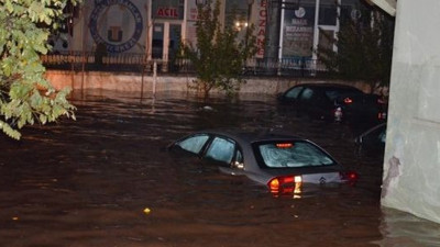 Viranşehir sular altında kaldı