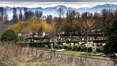 Lozan'da Müslüman mezarlığına saldırı..