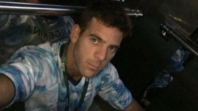 Asansörde mahsur kaldı