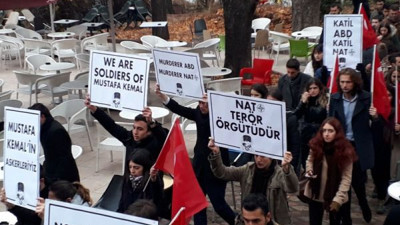 Gençlik NATO'ya karşı ayakta