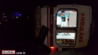 Şanlıurfa'da ambulans ile otomobil çarpıştı: 8 yaralı